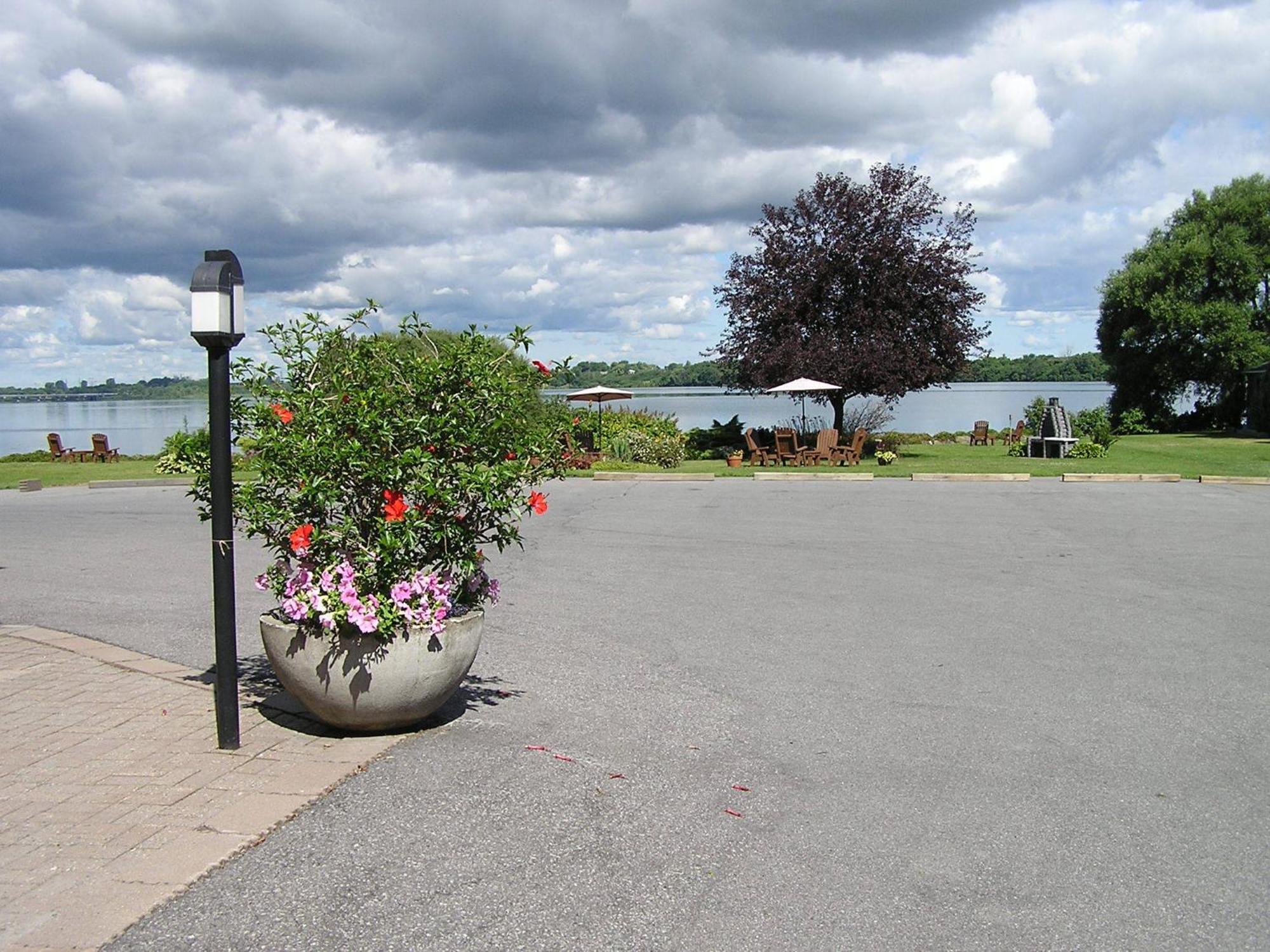 Hotel Oasis Lac St-Louis Salaberry-de-Valleyfield Buitenkant foto