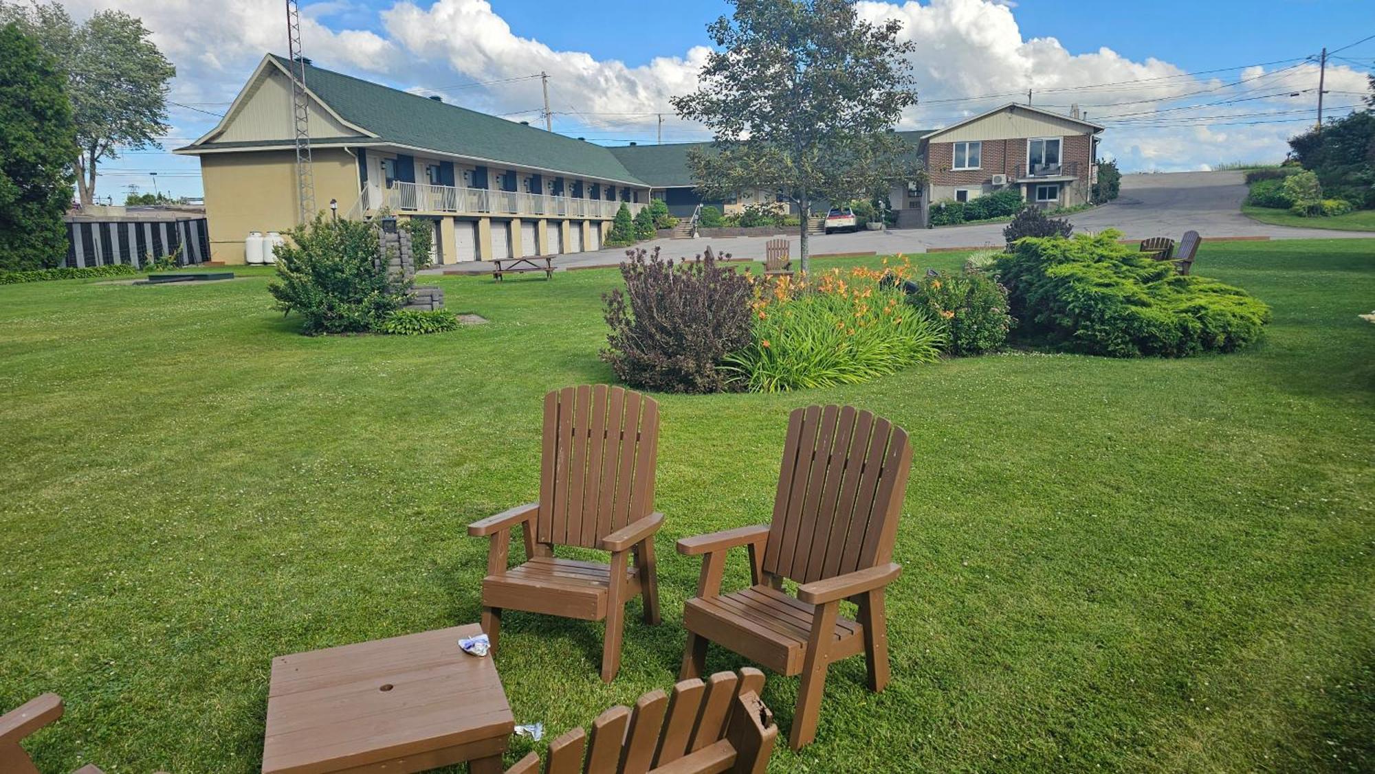Hotel Oasis Lac St-Louis Salaberry-de-Valleyfield Buitenkant foto