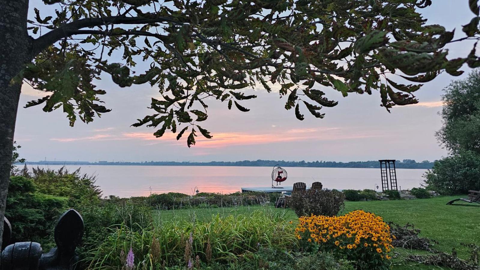 Hotel Oasis Lac St-Louis Salaberry-de-Valleyfield Buitenkant foto