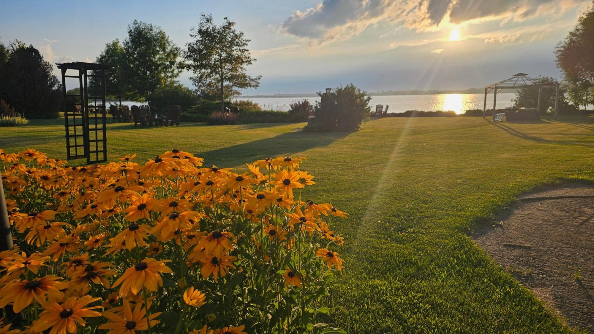 Hotel Oasis Lac St-Louis Salaberry-de-Valleyfield Buitenkant foto