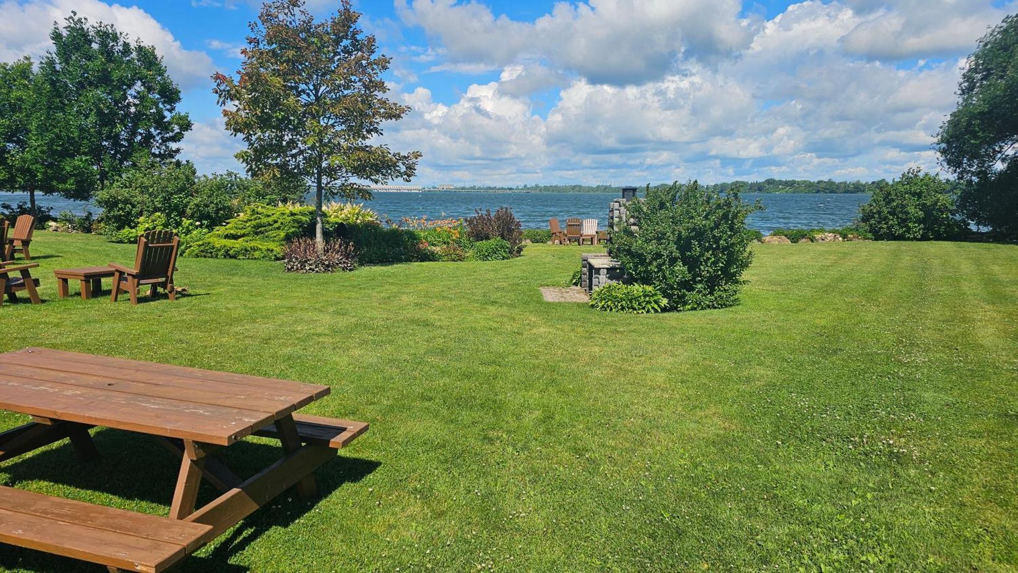 Hotel Oasis Lac St-Louis Salaberry-de-Valleyfield Buitenkant foto